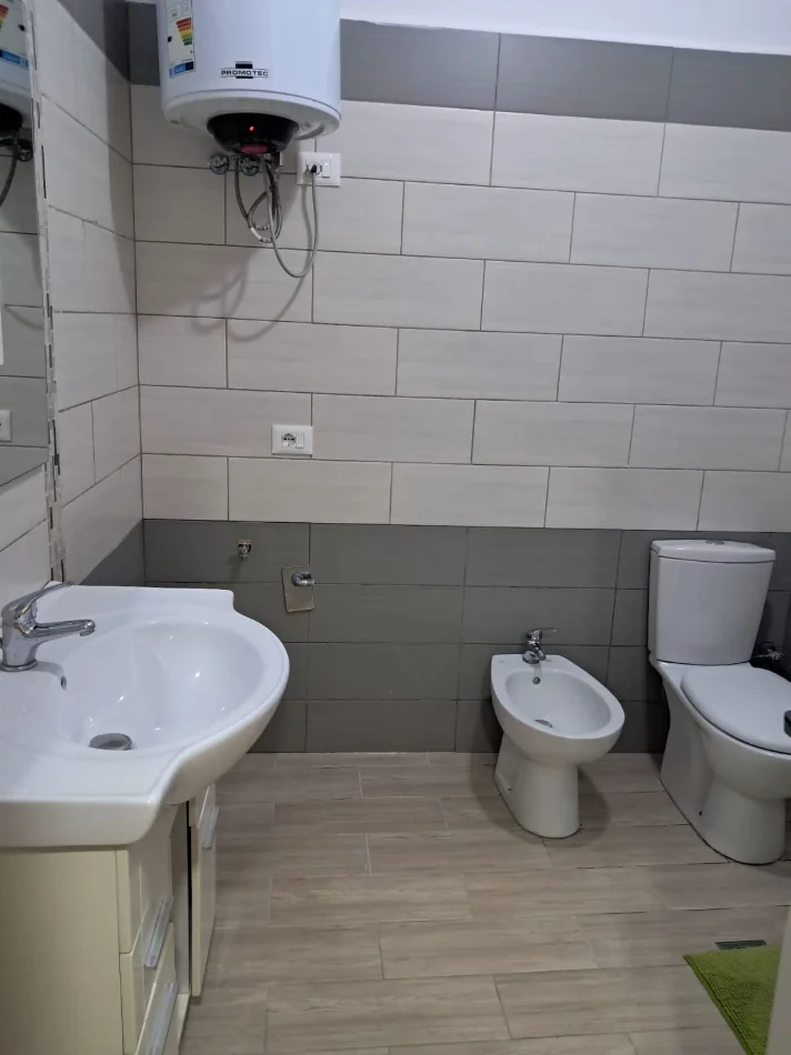 Tirane, jepet me qera apartament 1+1 Kati 2, 67 m² 500 € (Kodra e Diellit)