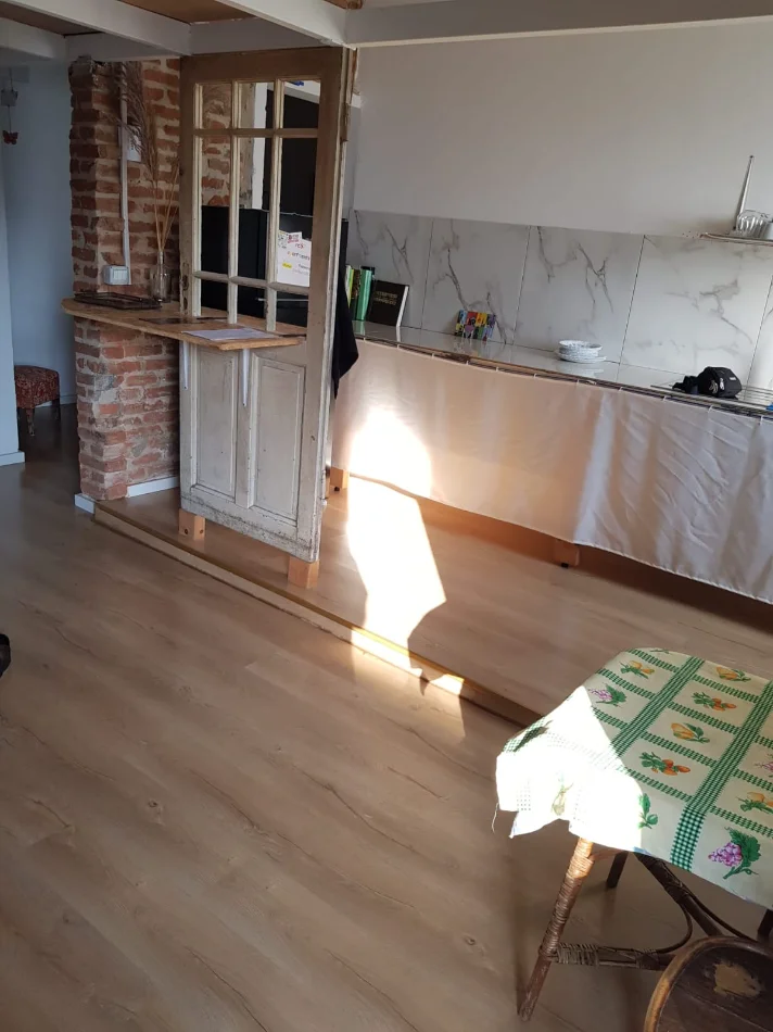 Tirane, jepet me qera apartament 1+1+Ballkon Kati 3, 40 m² 500 € (RRUGA E KAVAJES QENDER)