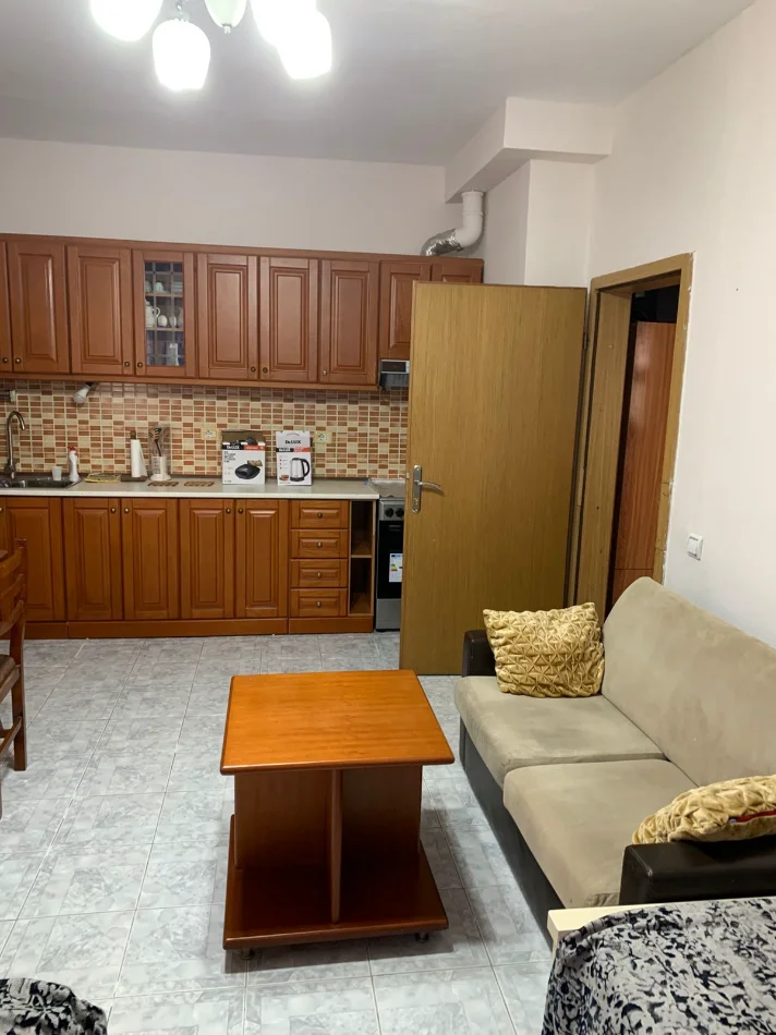 Tirane, jepet me qera garsonier Kati 1, 40 m² 400 € (VASIL SHANTO)