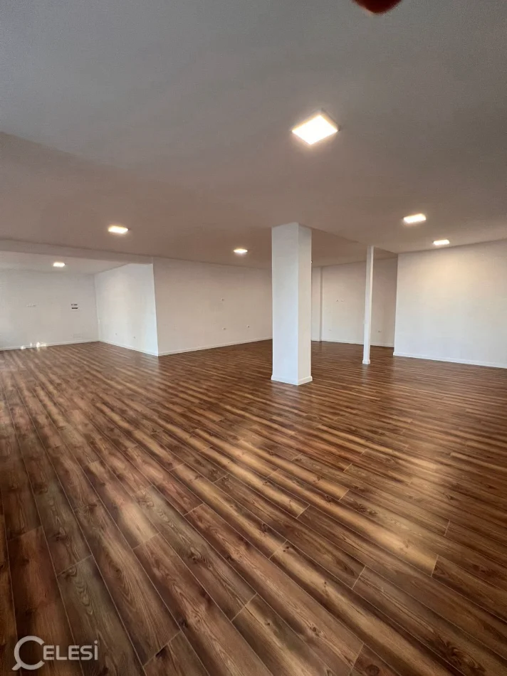 Tirane, jepet me qera ambjent biznesi Kati 2, 150 m² 1.800 € (LIQENI ARTIFICIAL)