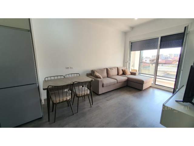 Tirane, jepet me qera apartament 1+1 Kati 3, 60 m² 500  (21 Dhjetori)