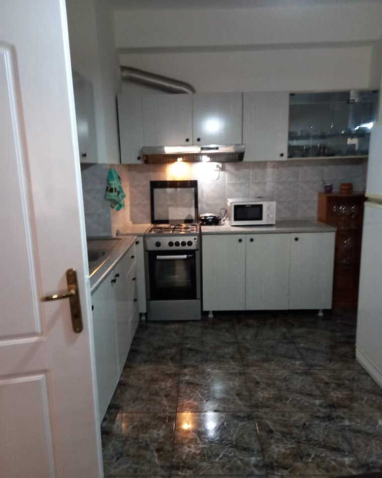 Tirane, jepet me qera apartament 2+1+Aneks Kati 6, 90 m² 600 € (RR. Him Kolli prane Myslym Shyrit)