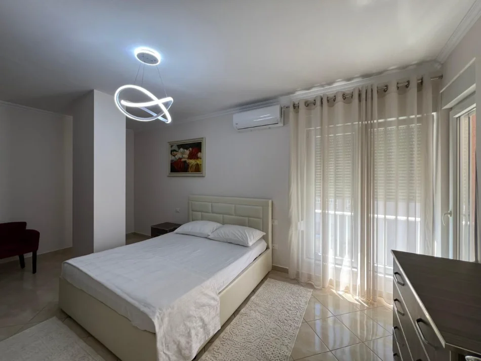 Tirane, jepet me qera apartament 1+1 Kati 8, 75 m² 600 € (Ndre Mjeda)