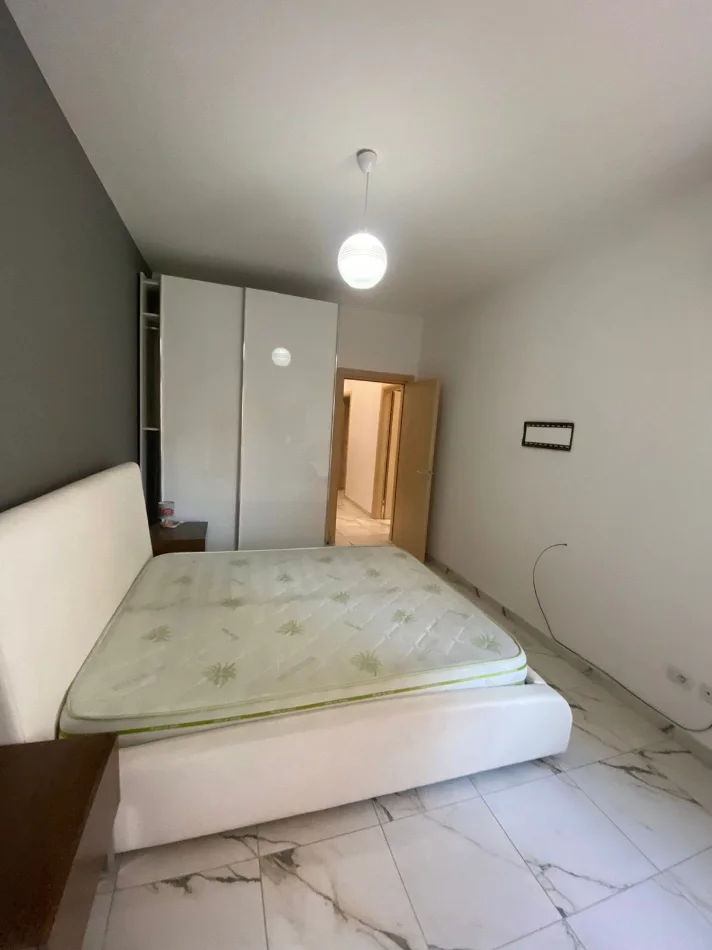 Tirane, jepet me qera apartament 2+1 Kati 2, 104 m² 750 € (Liqeni i Thate)