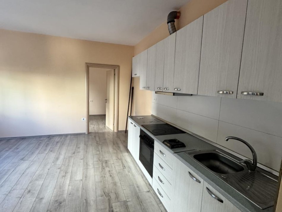 TE MYSLYM SHYRI JAPIM ME QERA 2 APART NGA 1+1 PER ZYRE DHE/OSE BANIM, 500 Euro/secili