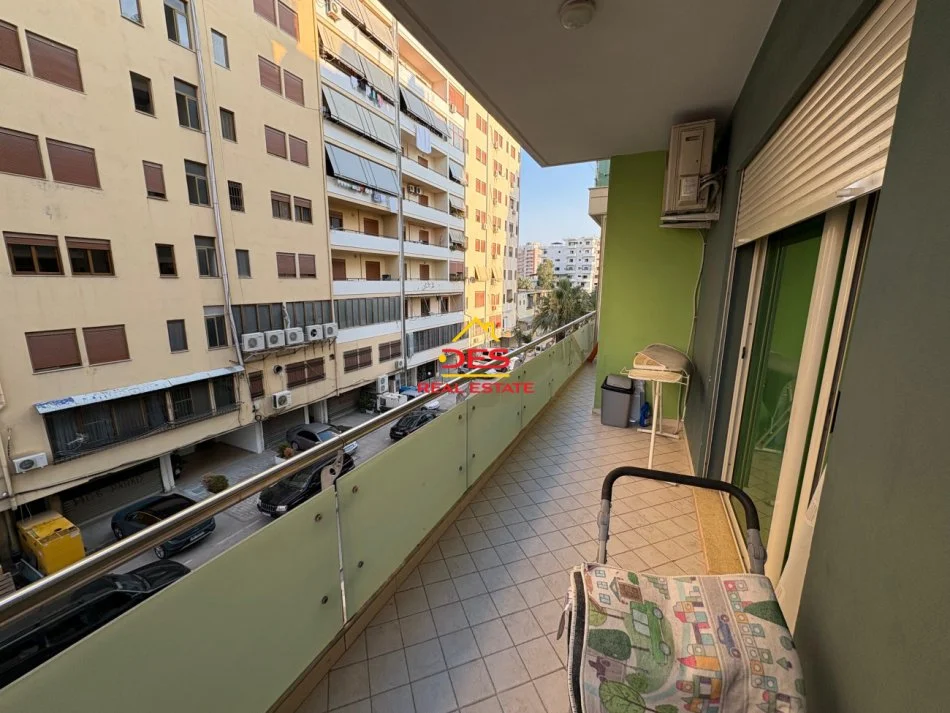 Vlore, shitet apartament 2+1+Ballkon Kati 3, 102 m² 165.000 € (Rruga Hasan Kushta)