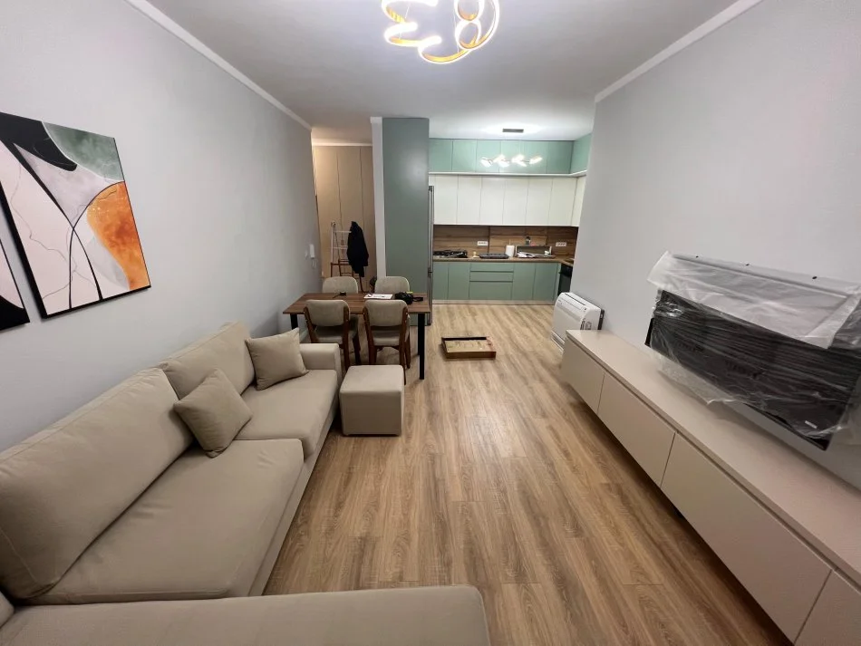 Tirane, jepet me qera apartament 2+1 Kati 3, 112 m² 700 € (Stacioni i trenit)