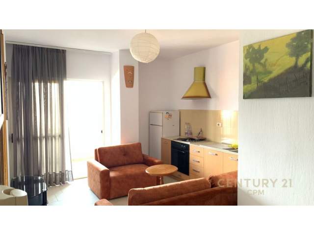 Tirane, jepet me qera apartament Kati 6, 80 m² 350 Euro (Rrrruga Barrikadave)