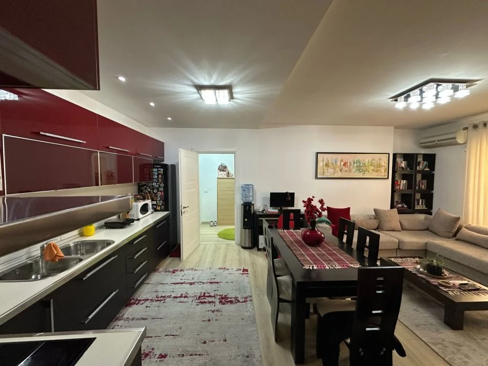 Tirane, jepet me qera 2+1 Kati 3, 98 m² 500 € (Astir Bulevardi Migjeni)