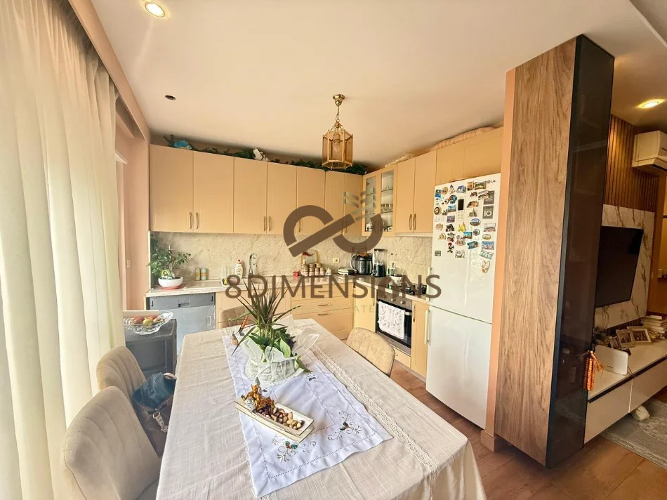 Tirane, shitet apartament 3+1+Ballkon Kati 4, 120 m² 315.000 € (kopshti botanik)