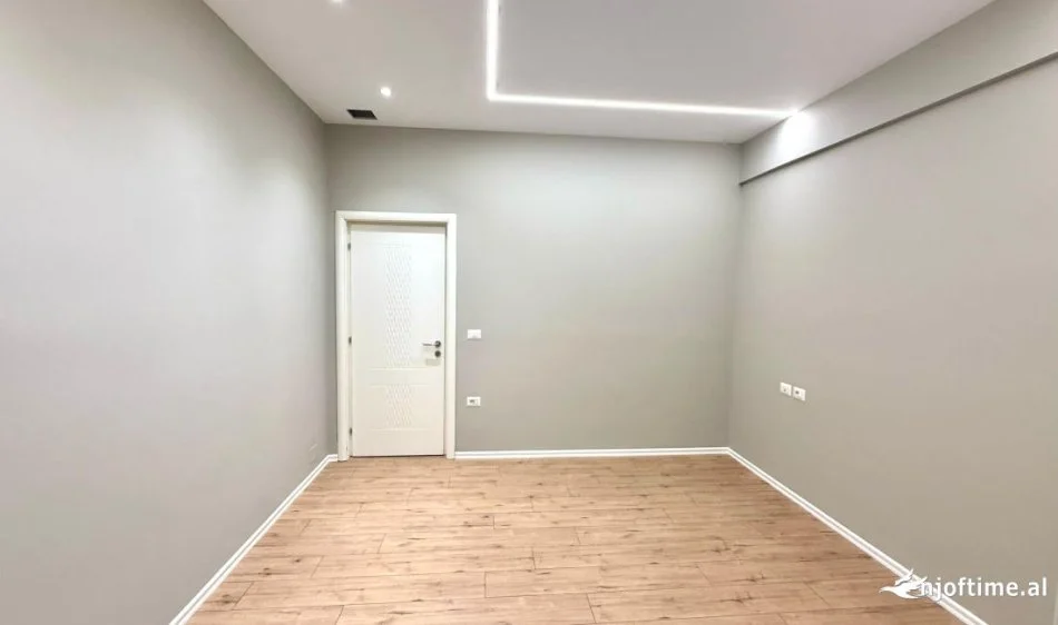 SHITET: PENTHOUSE UNIK 2+1  ( 📍 Bulevardi i Ri - Vlore) - Kati 9 - 131 m² - CMIMI: 187.000 € 🔥