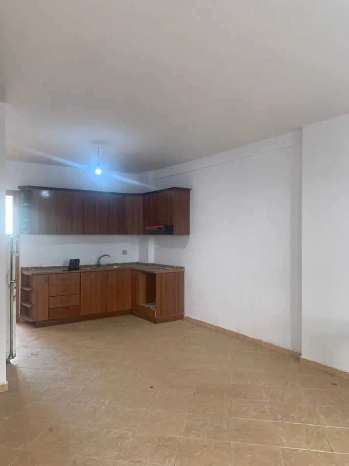 Jepet Me Qera Apartament 2+1 Tek Pallatet Cabej [ID P02139]