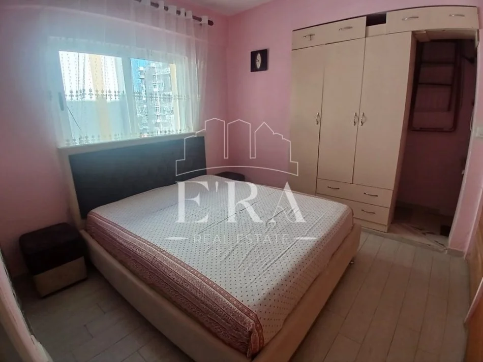 Durres, jepet me qera apartament 1+1+Ballkon Kati 4, 260 € (Plazh)