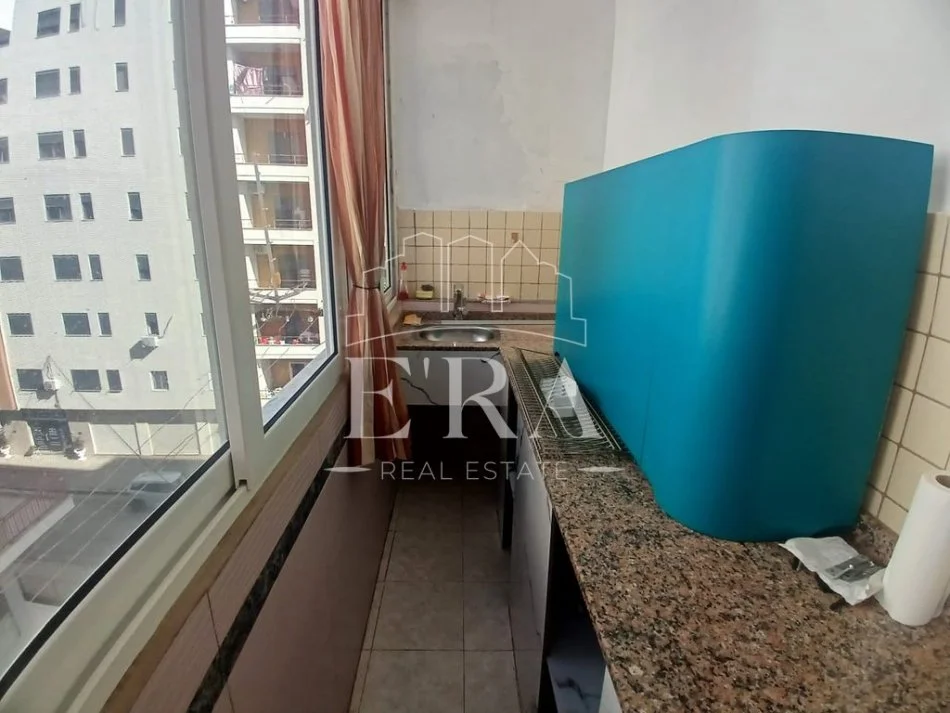 Durres, jepet me qera apartament 1+1+Ballkon Kati 4, 260 € (Plazh)
