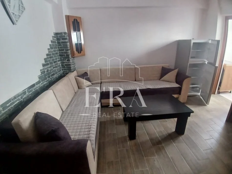 Durres, jepet me qera apartament 1+1+Ballkon Kati 4, 260 € (Plazh)