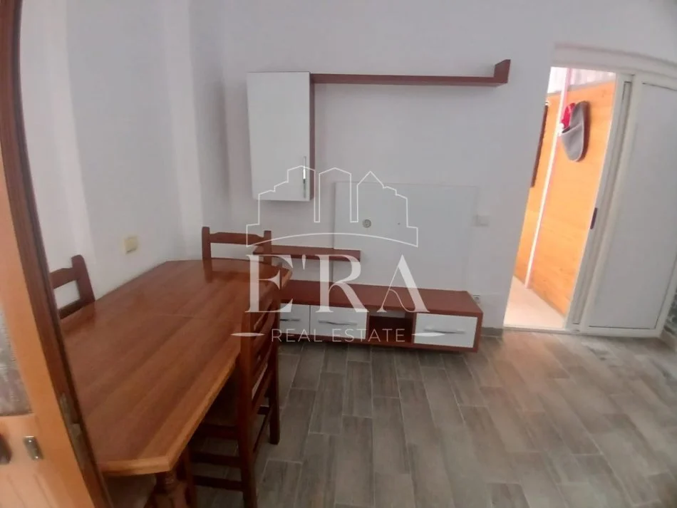 Durres, jepet me qera apartament 1+1+Ballkon Kati 4, 260 € (Plazh)