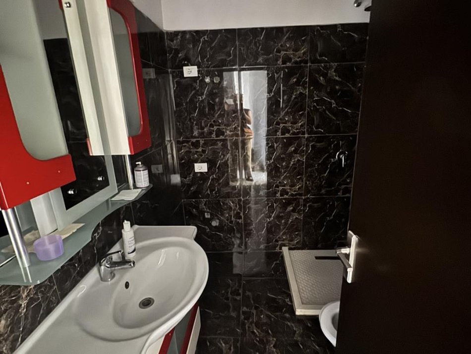 TE MYSLYM SHYRI JAPIM ME QERA 2 APART NGA 1+1 PER ZYRE DHE/OSE BANIM, 500 Euro/secili