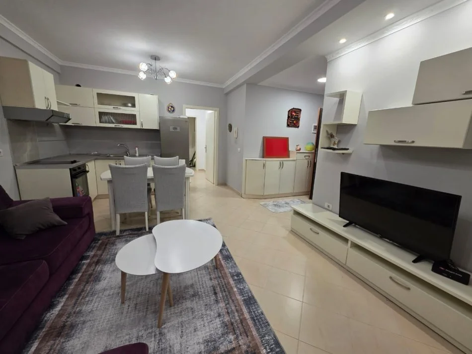 Tirane, jepet me qera apartament 2+1+Ballkon Kati 6, 93 m² 500 € 