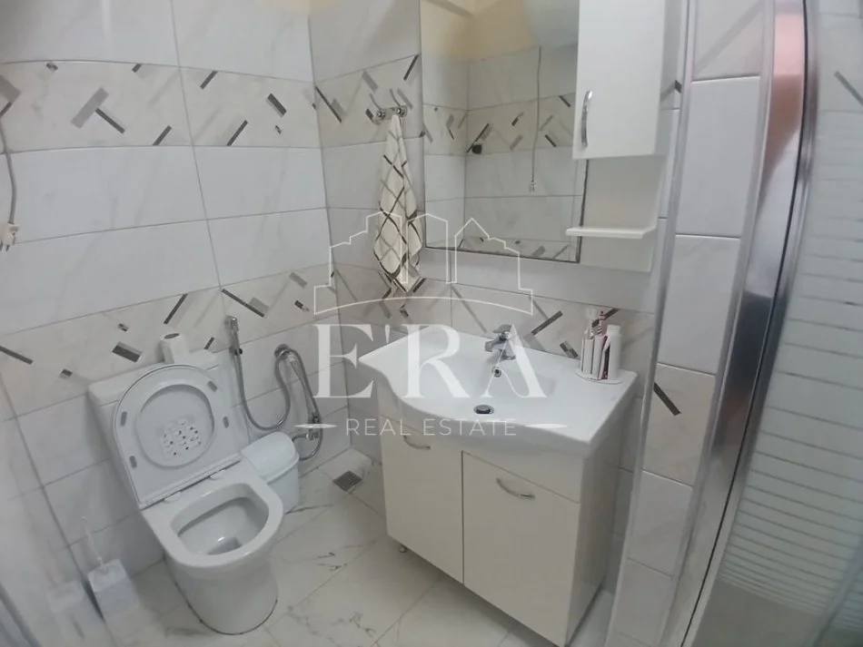 Durres, jepet me qera apartament 1+1+Ballkon Kati 4, 260 € (Plazh)