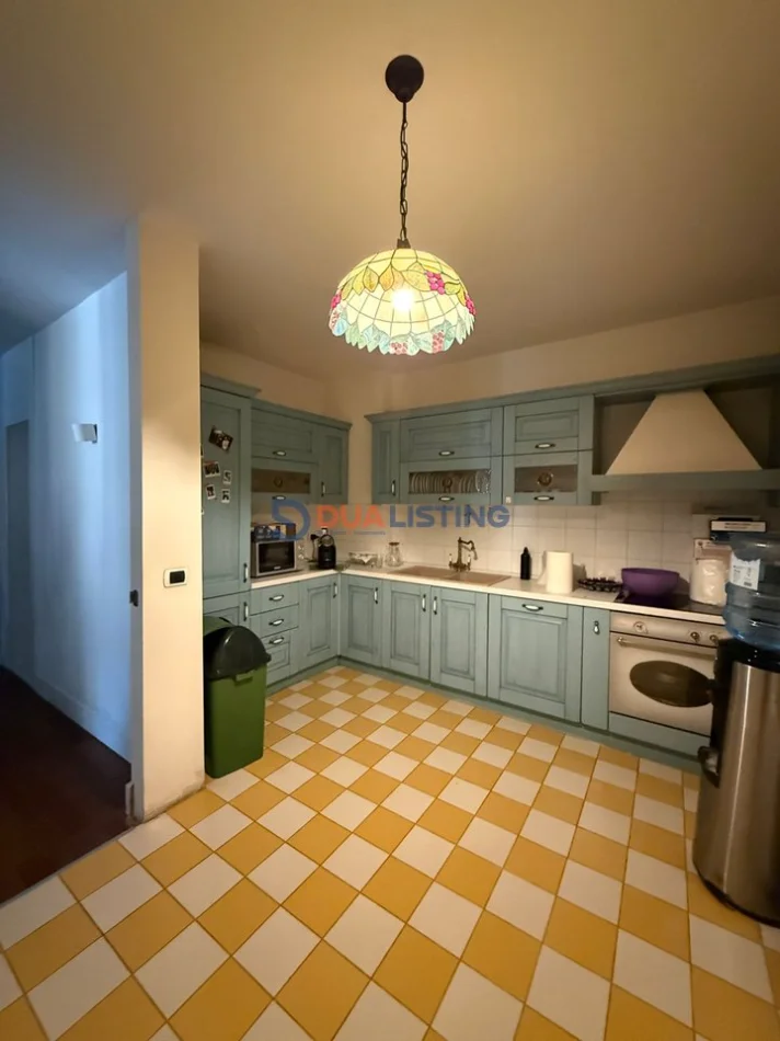 Tirane, shitet apartament 3+1 , 187 m² 470.000 € (Blloku)