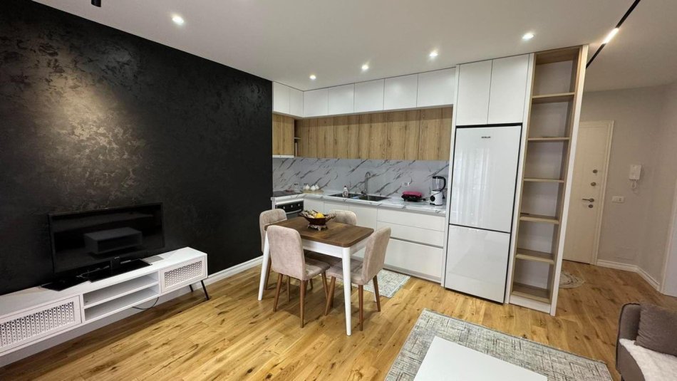 Tirane, jepet me qera apartament 1+1+Ballkon Kati 2, 62 m² 500 € (Rr. E Dibres te Amerikan 2)