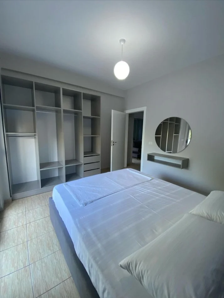 Vlore, jepet me qera apartament 1+1+Ballkon Kati 4, 65 m² 400 € (Vlore)