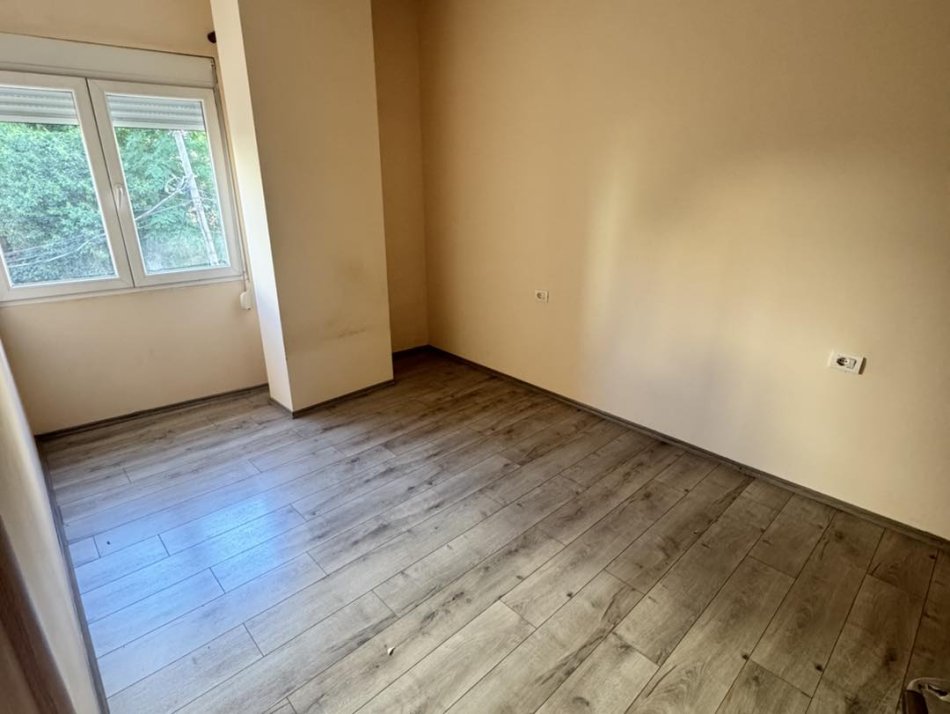 TE MYSLYM SHYRI JAPIM ME QERA 2 APART NGA 1+1 PER ZYRE DHE/OSE BANIM, 500 Euro/secili