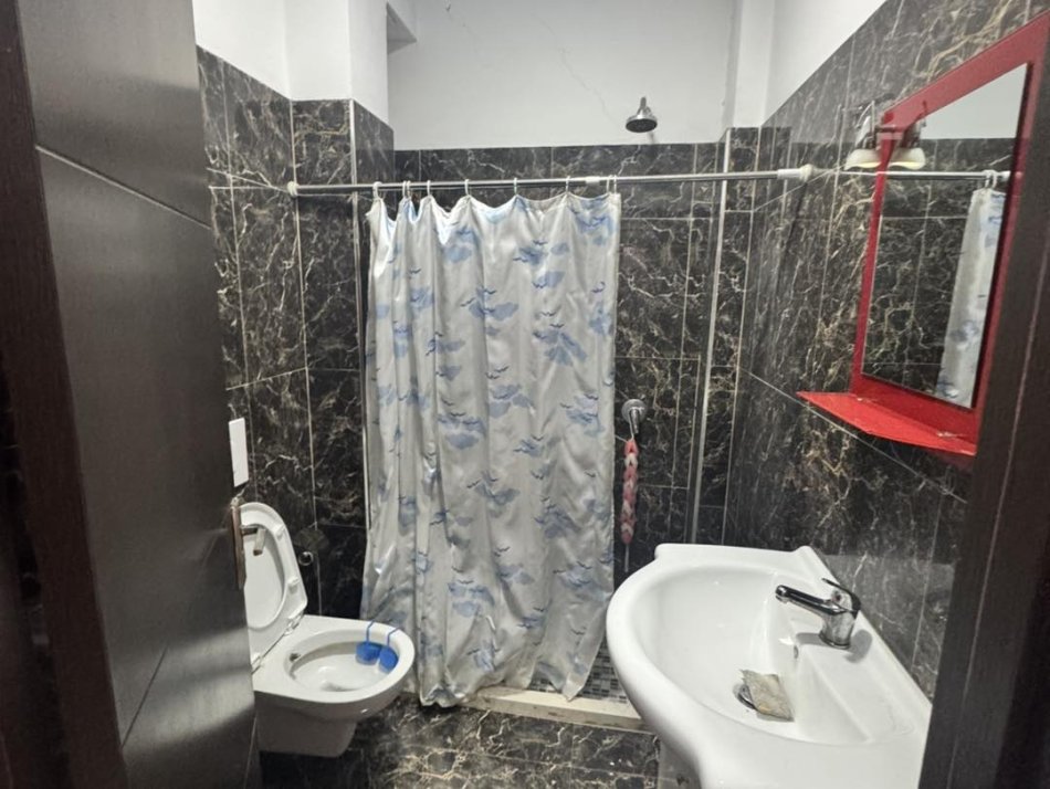 TE MYSLYM SHYRI JAPIM ME QERA 2 APART NGA 1+1 PER ZYRE DHE/OSE BANIM, 500 Euro/secili