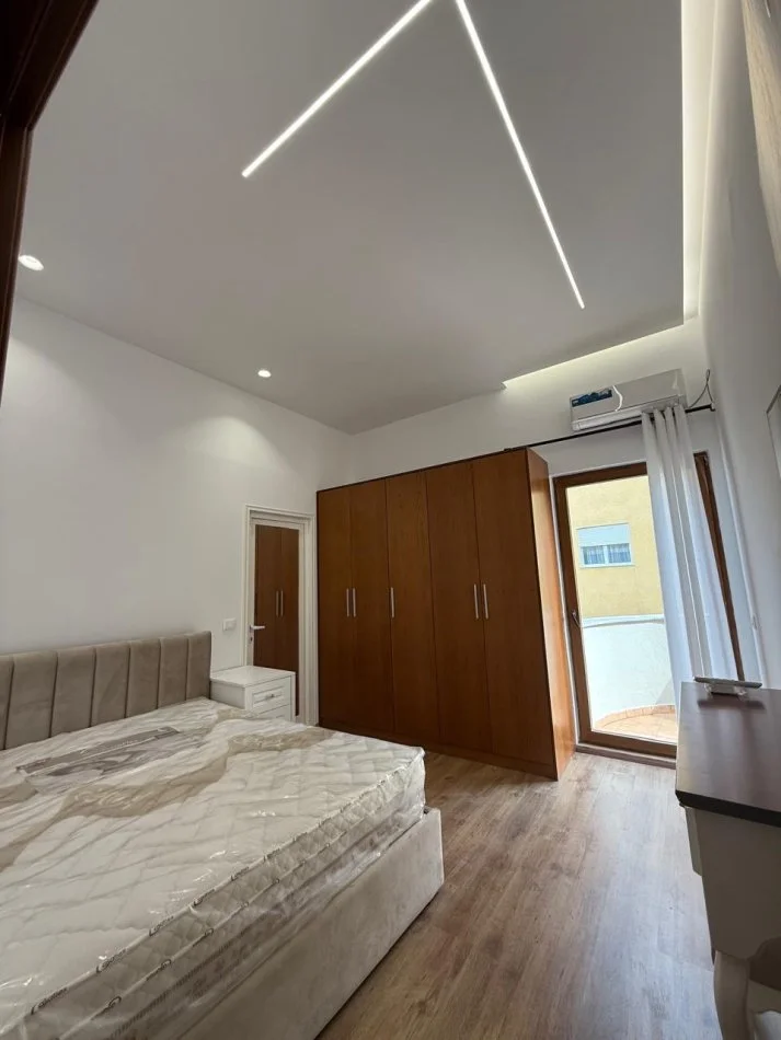 Tirane, jepet me qera apartament 1+1+Ballkon Kati 7, 60 m² 500 € (Supermarket Aldi , Fondacioni Eleonor)