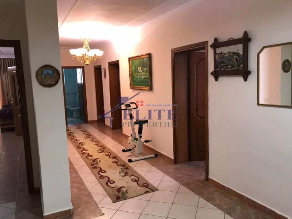 Tirane, shitet apartament 3+1+Ballkon Kati 7, 164 m² 327.600 € (Komuna e Parisit)