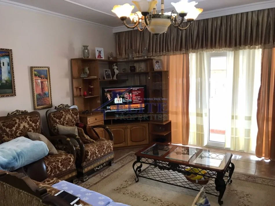 Tirane, shitet apartament 3+1+Ballkon Kati 7, 164 m² 327.600 € (Komuna e Parisit)