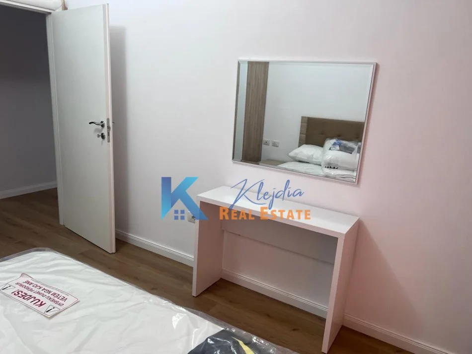 Tirane, jap me qera apartament 2+1+Ballkon Kati 6, 100 m² 450 € (Fresk, afer Restorant Fresku)
