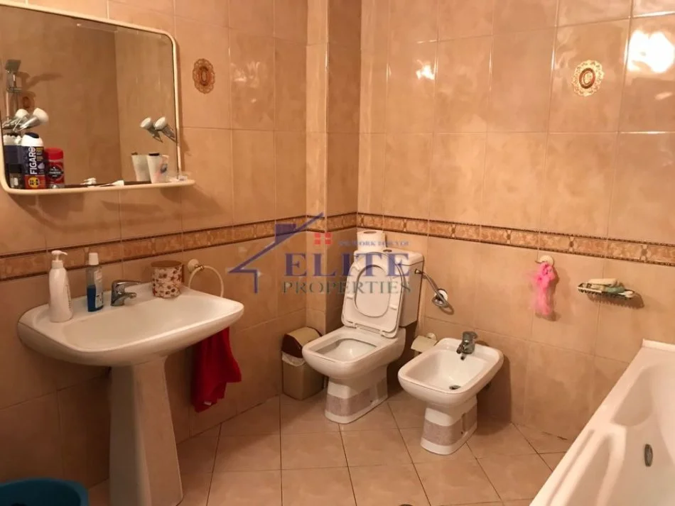 Tirane, shitet apartament 3+1+Ballkon Kati 7, 164 m² 327.600 € (Komuna e Parisit)