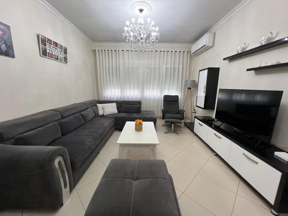 Tirane, shitet apartament 2+1 Kati 4, 122 m² 170.000 € (Unaza e Re)