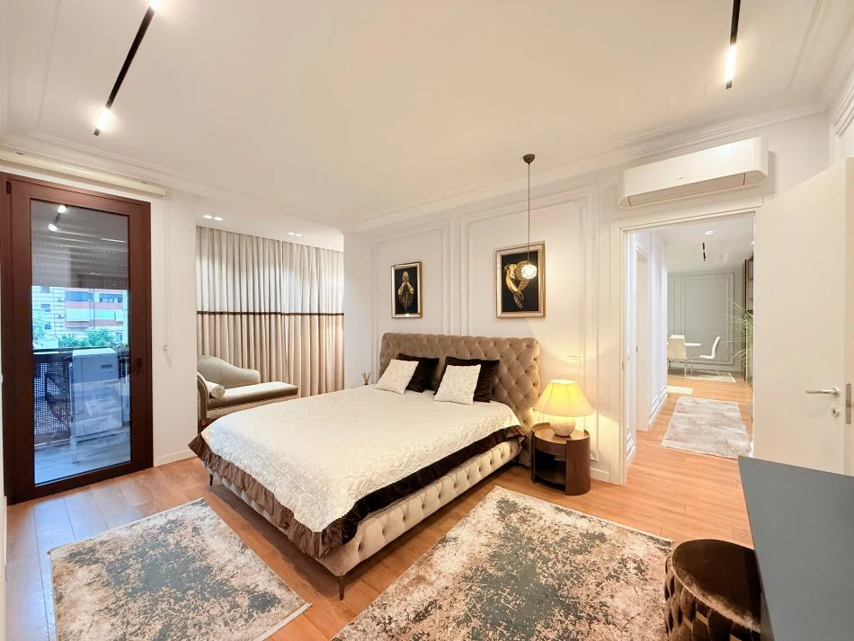 Tirane, jepet me qera apartament 2+1 Kati 3, 120 m² 1.500 € (Rruga e Barrikadave)