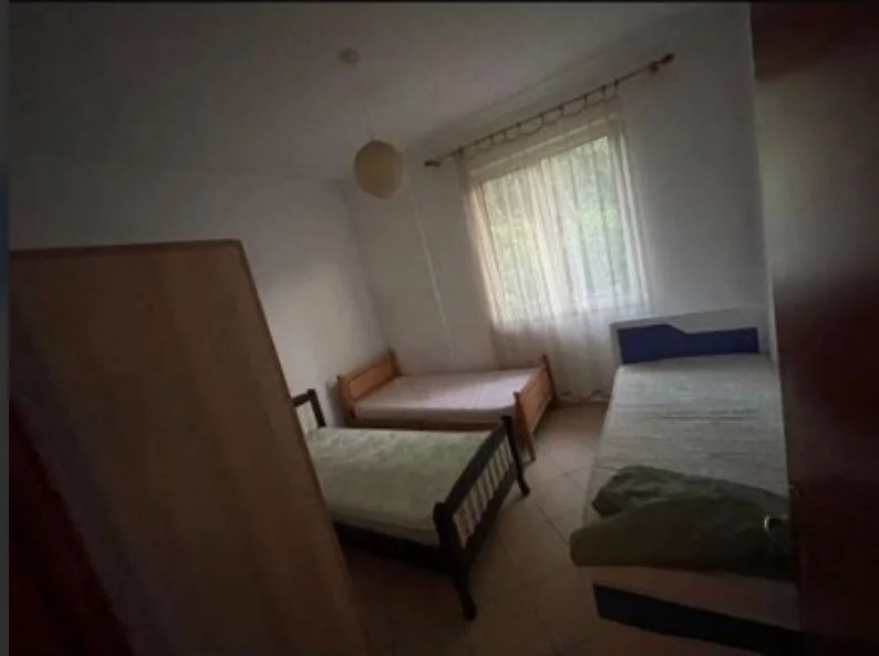 Tirane, jepet me qera Vile 1+1 Kati 3, 250 € (Vilat Gjermane)