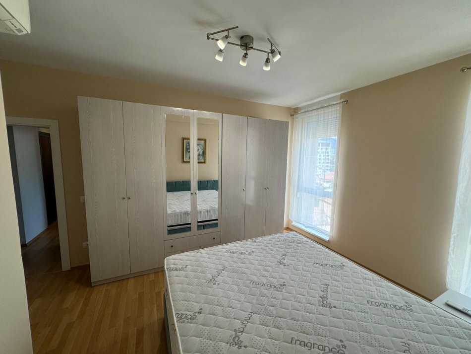 Tirane, jepet me qera apartament 2+1+Ballkon Kati 5, 96 m² 750 € (Rruga Frederik Shiroka)