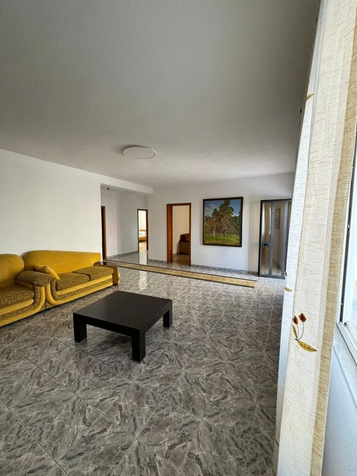 Tirane, jepet me qera apartament 3+1 Kati 2, 100 m² 550 € (Pjeter Budi)