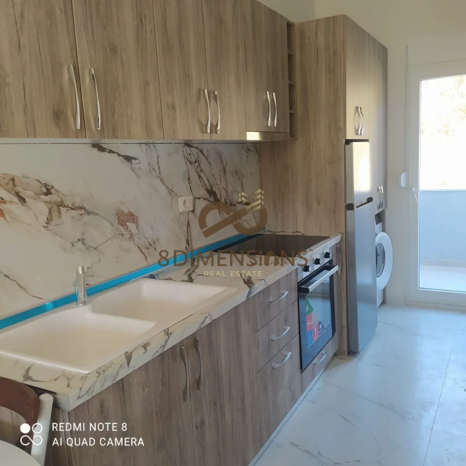 Tirane, jepet me qera apartament 1+1+Ballkon Kati 2, 62 m² 350 € (shkoze)