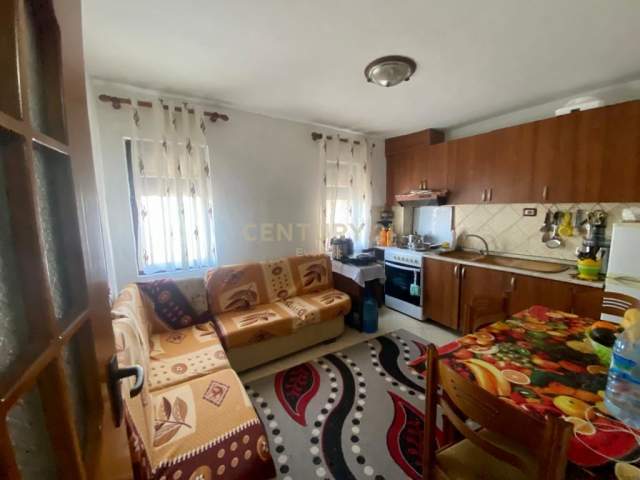 Tirane, shitet apartament 70 m² 65.000 Euro