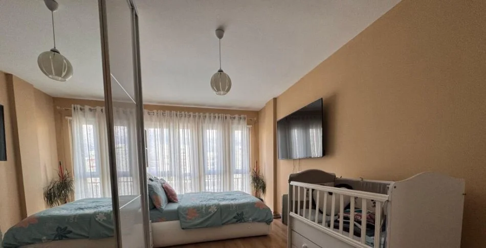 Tirane, jepet me qera apartament 2+1+Ballkon Kati 6, 90 m² 620 € (rruga 5 Maj)