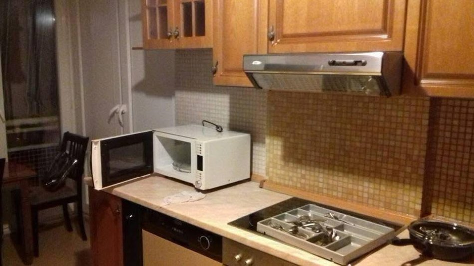 Tirane, jepet me qera apartament 1+1+Aneks+Ballkon Kati 5, 72 m² 550 € (Rr. E Kavajes te Spitali Gjerman)