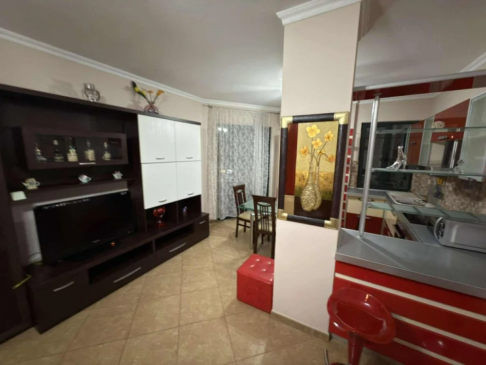 Tirane, jepet me qera apartament 2+1 Kati 7, 91 m² 450 € (UNAZA E RE)