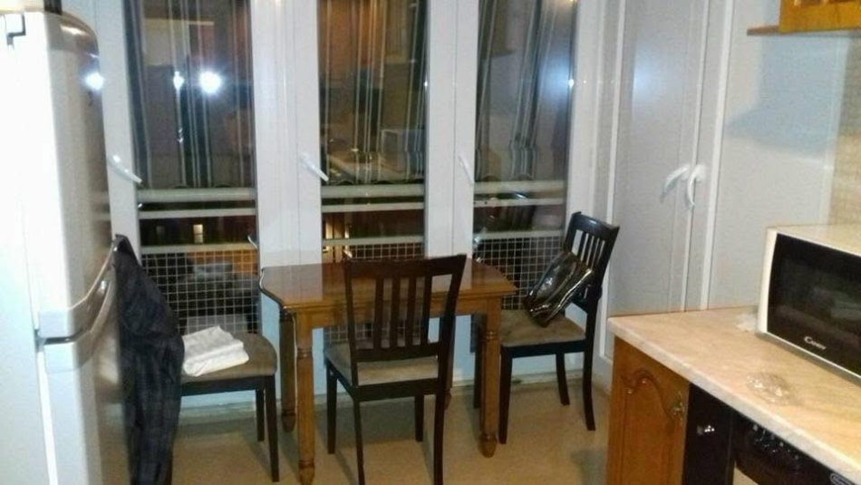 Tirane, jepet me qera apartament 1+1+Aneks+Ballkon Kati 5, 72 m² 550 € (Rr. E Kavajes te Spitali Gjerman)