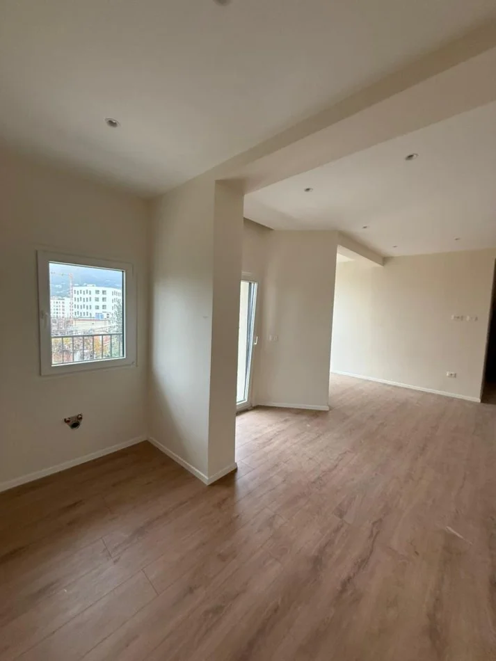 Tirane, shitet apartament 1+1+Ballkon Kati 3, 76 m² 124.750 € (Ali Demi)