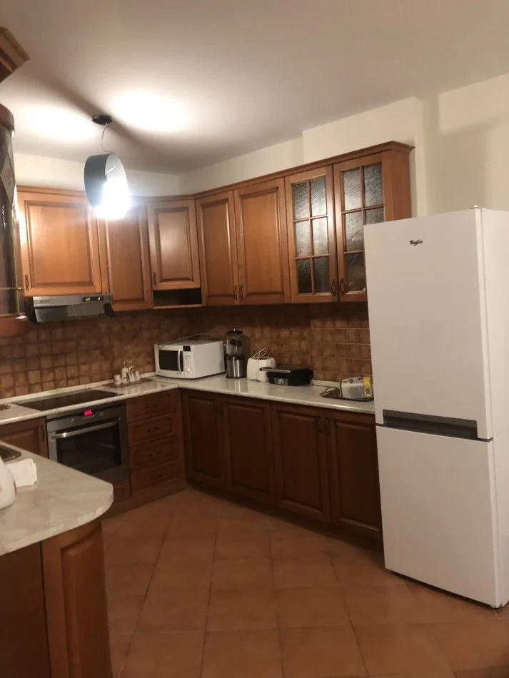 Tirane, jepet me qera apartament 1+1 Kati 8, 75 m² 960 € (Perlat Rexhepi)