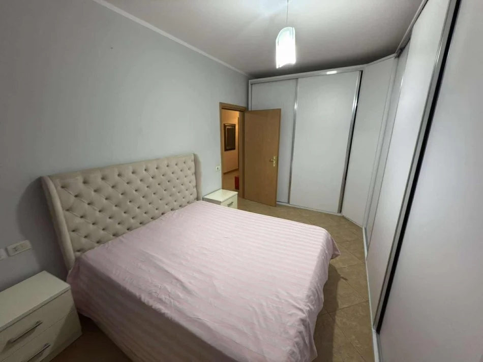 Tirane, jepet me qera apartament 2+1 Kati 7, 91 m² 450 € (UNAZA E RE)