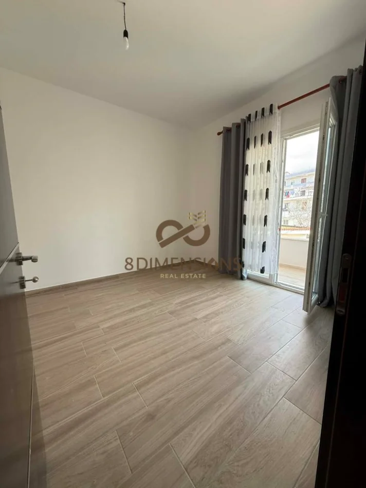 Tirane, jepet me qera apartament 3+1+Ballkon Kati 2, 90 m² 650 € (shkoze)