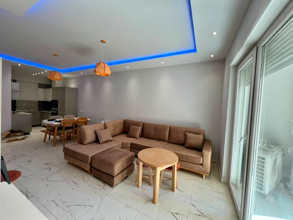 Shqiperi, jepet me qera apartament 2+1+Ballkon Kati 3, 100 m² 900 € (Piaca)