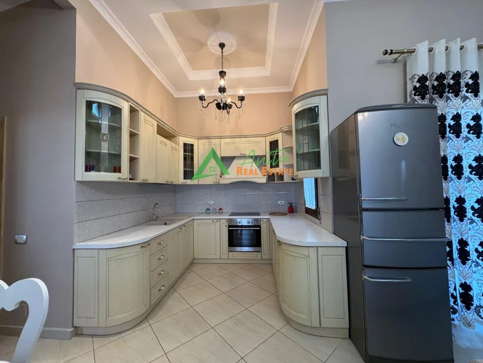 Tirane, jap me qera apartament 2+1+Ballkon Kati 5, 200 m² 800 € (Kopshti Botanik)